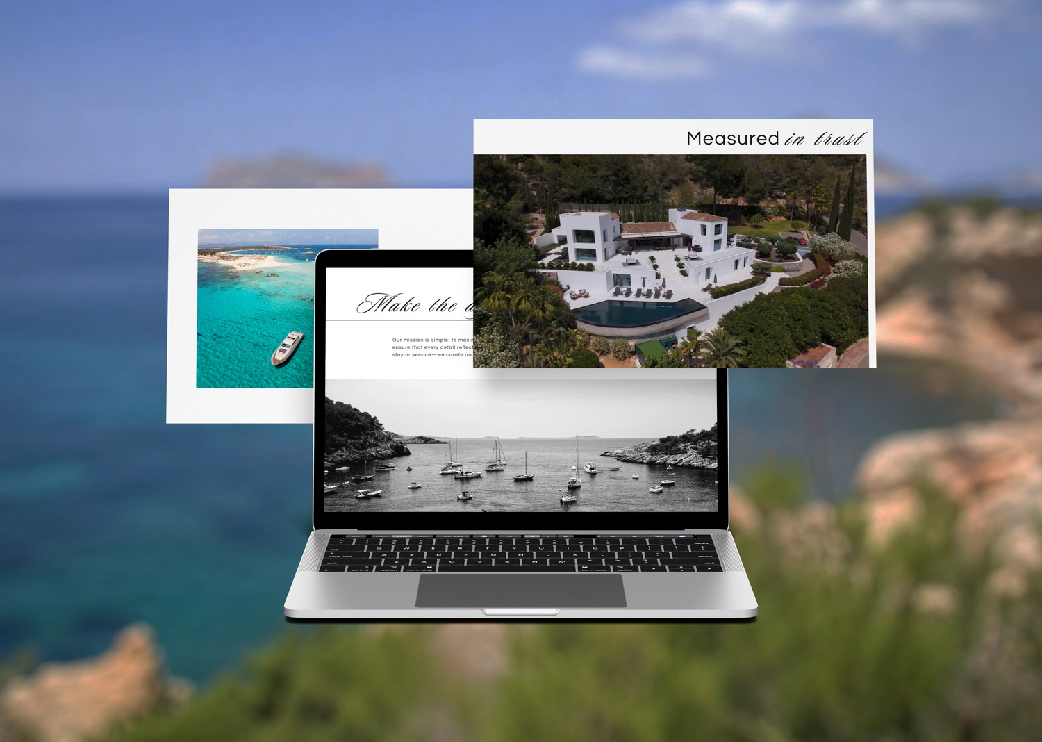 Portátil y pantallas flotando sobre una cala de Ibiza con las páginas de la web